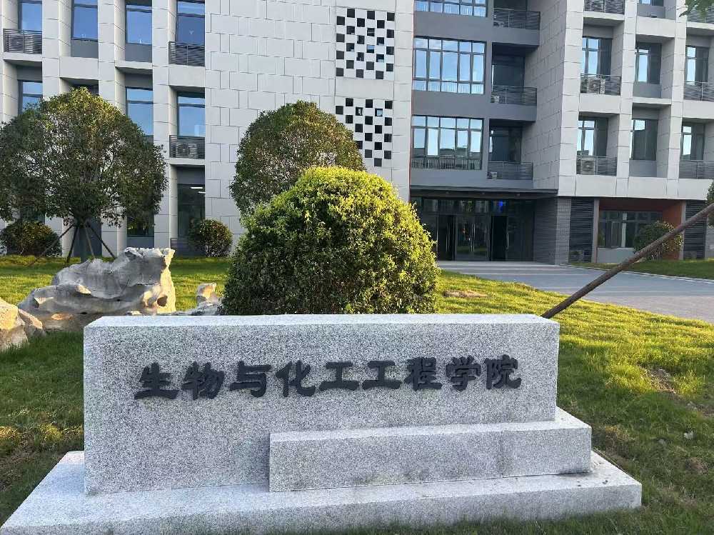 丰城市扬州职业大学体育场高杆灯项目